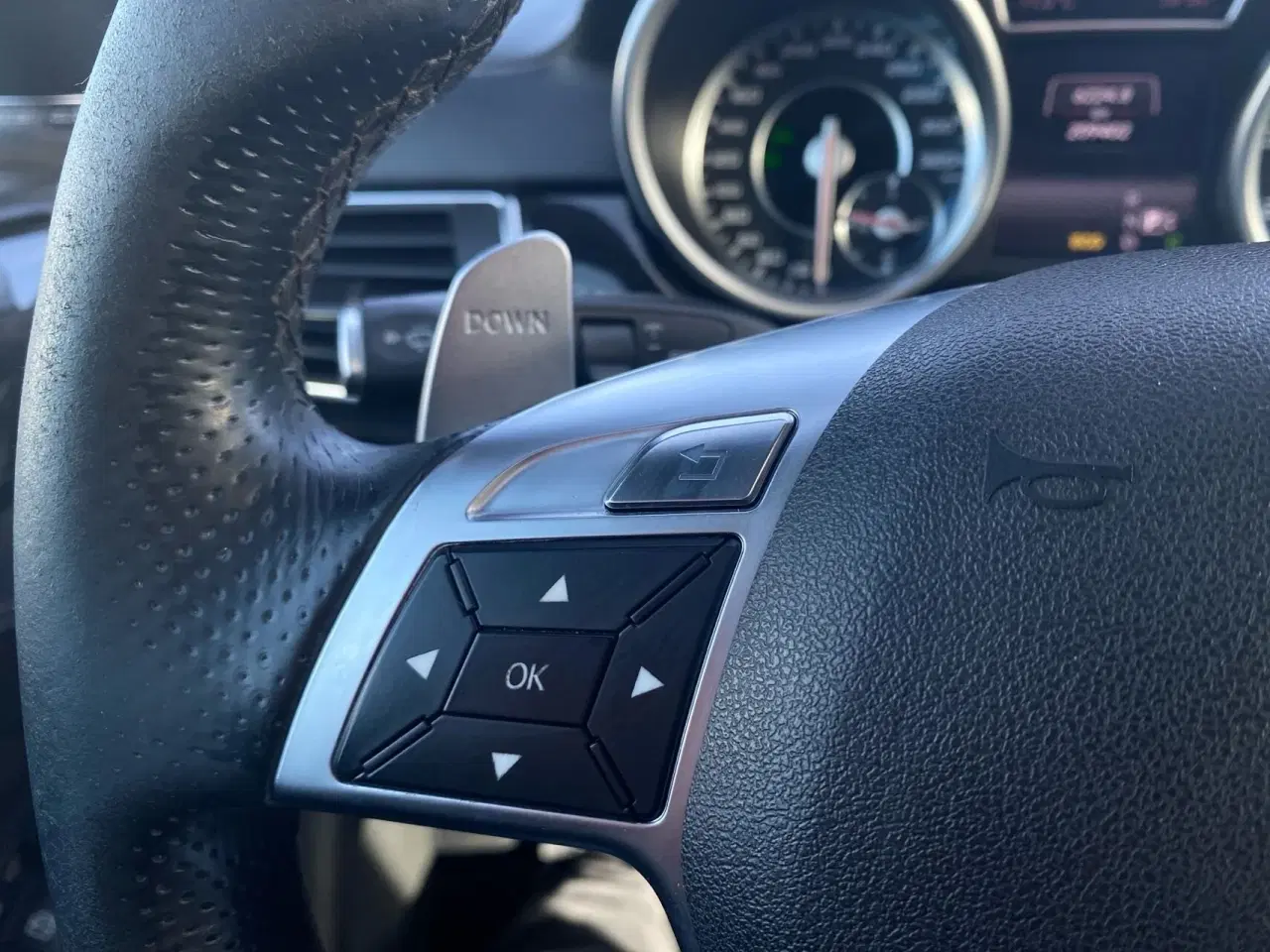 Billede 21 - Mercedes-Benz ML63 AMG 5,5 V8 4Matic 525HK 5d 7g Aut.