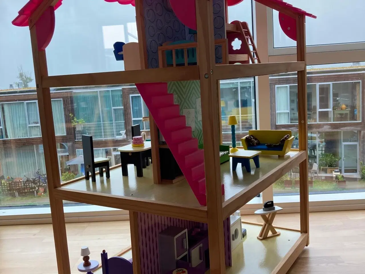 Billede 4 - Kidkraft Dukkehus