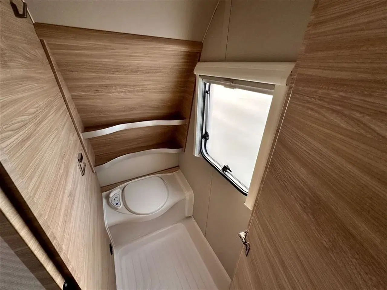Billede 9 - 2021 - Knaus Südwind 450 FU "60 Years"   Flot campingvogn med telt og mover