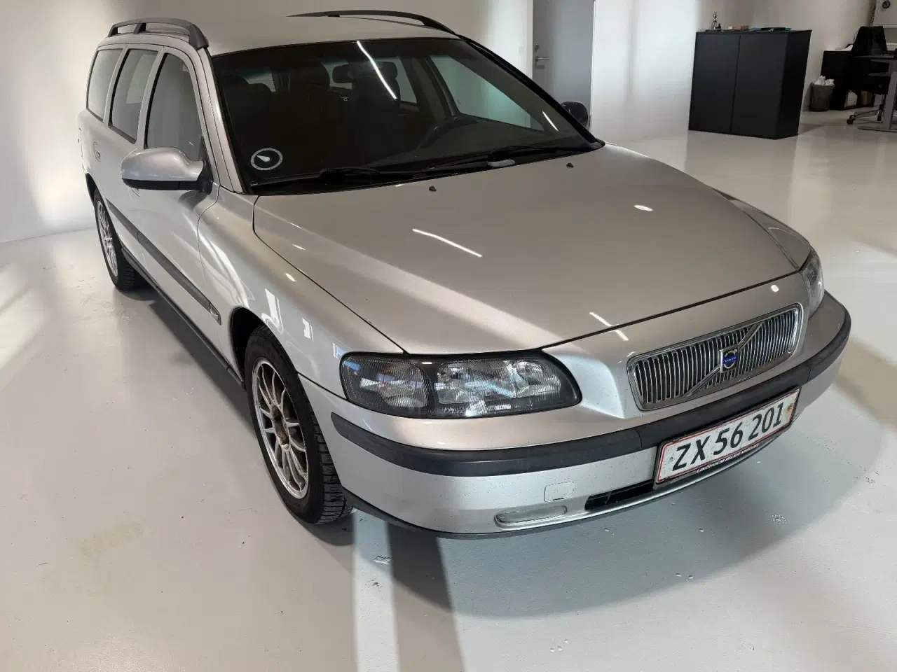 Billede 1 - Volvo V70 2,4 140