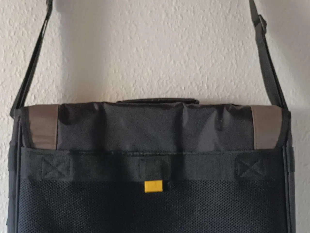 Billede 2 - Skuldertaske til bærbar 