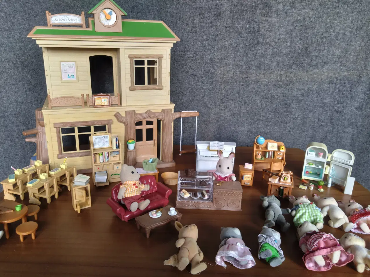 Billede 1 - Sylvanian Families: St John's School og meget mere