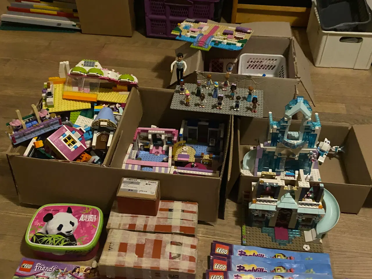 Billede 4 - Ældre pige Lego . Der skulle være det hele til at