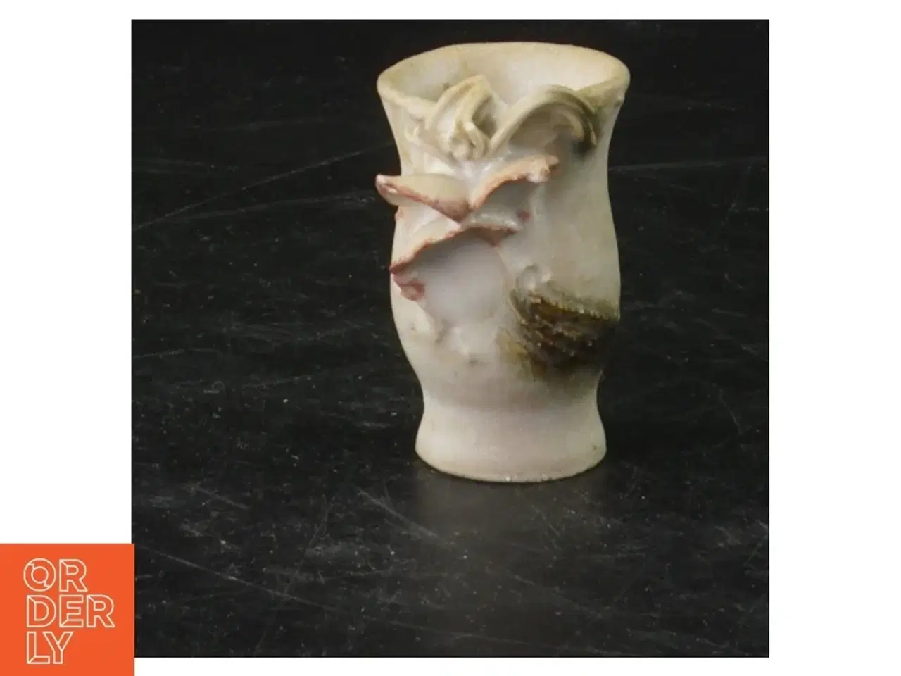 Billede 1 - Lille dekorativ vase (str.  5,5x3,5 cm)