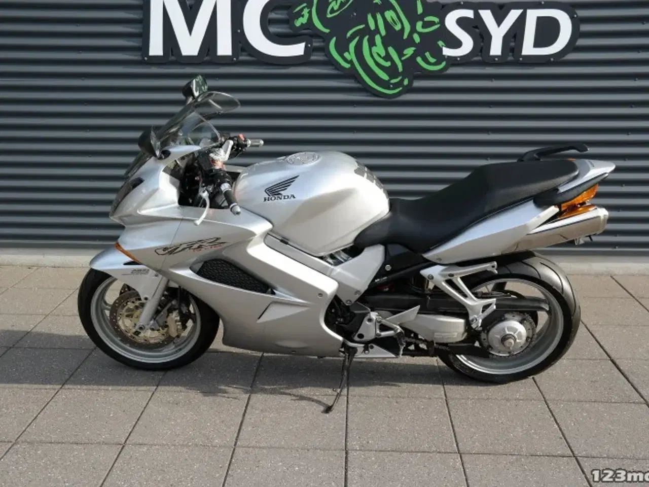 Billede 16 - Honda VFR 800 F MC-SYD       BYTTER GERNE