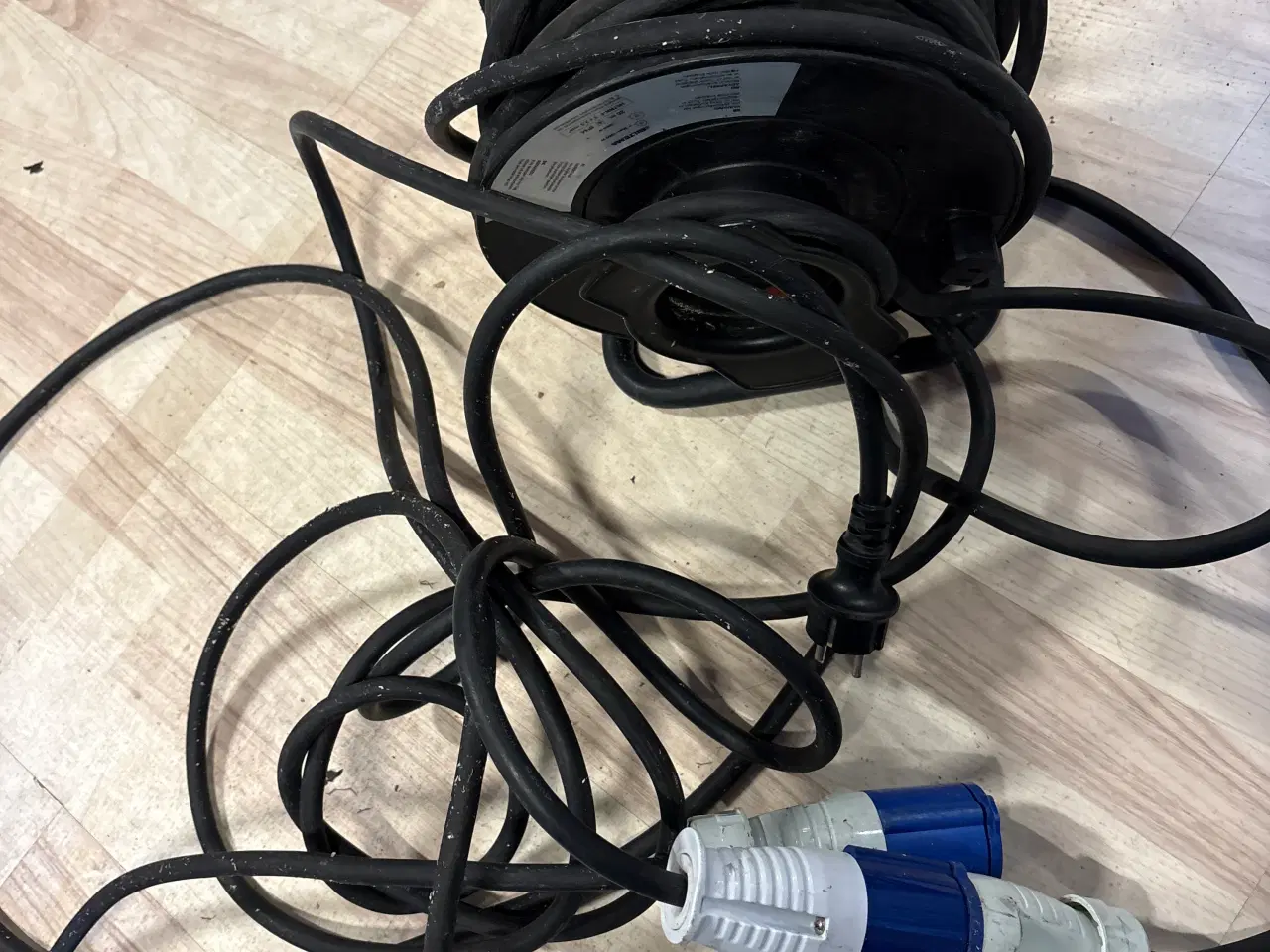 Billede 1 - CEE kabelrulle + 220volt CEE adapter 