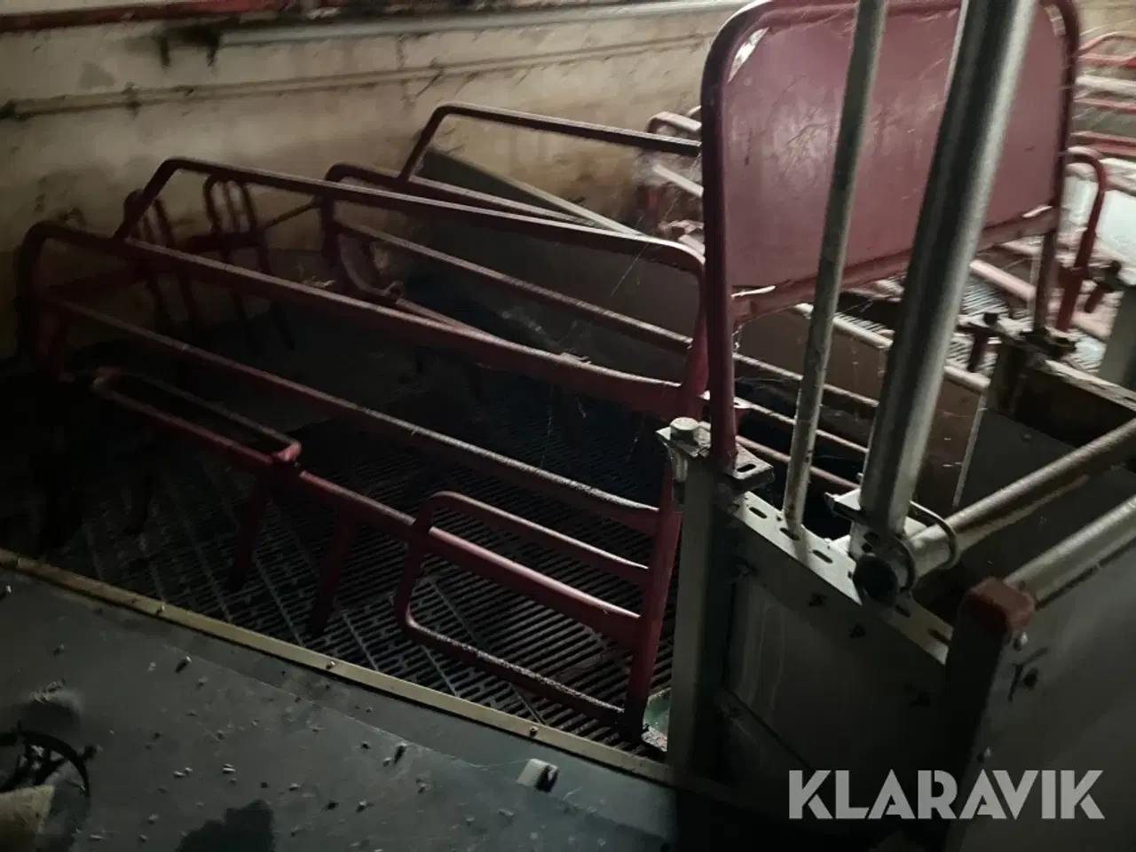 Billede 3 - Grisse stald