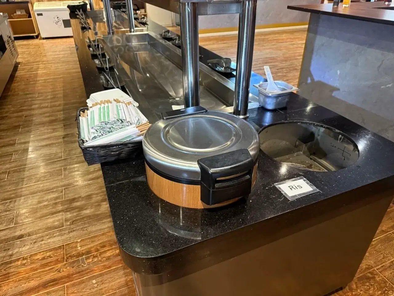 Billede 5 - Buffet med endestykke