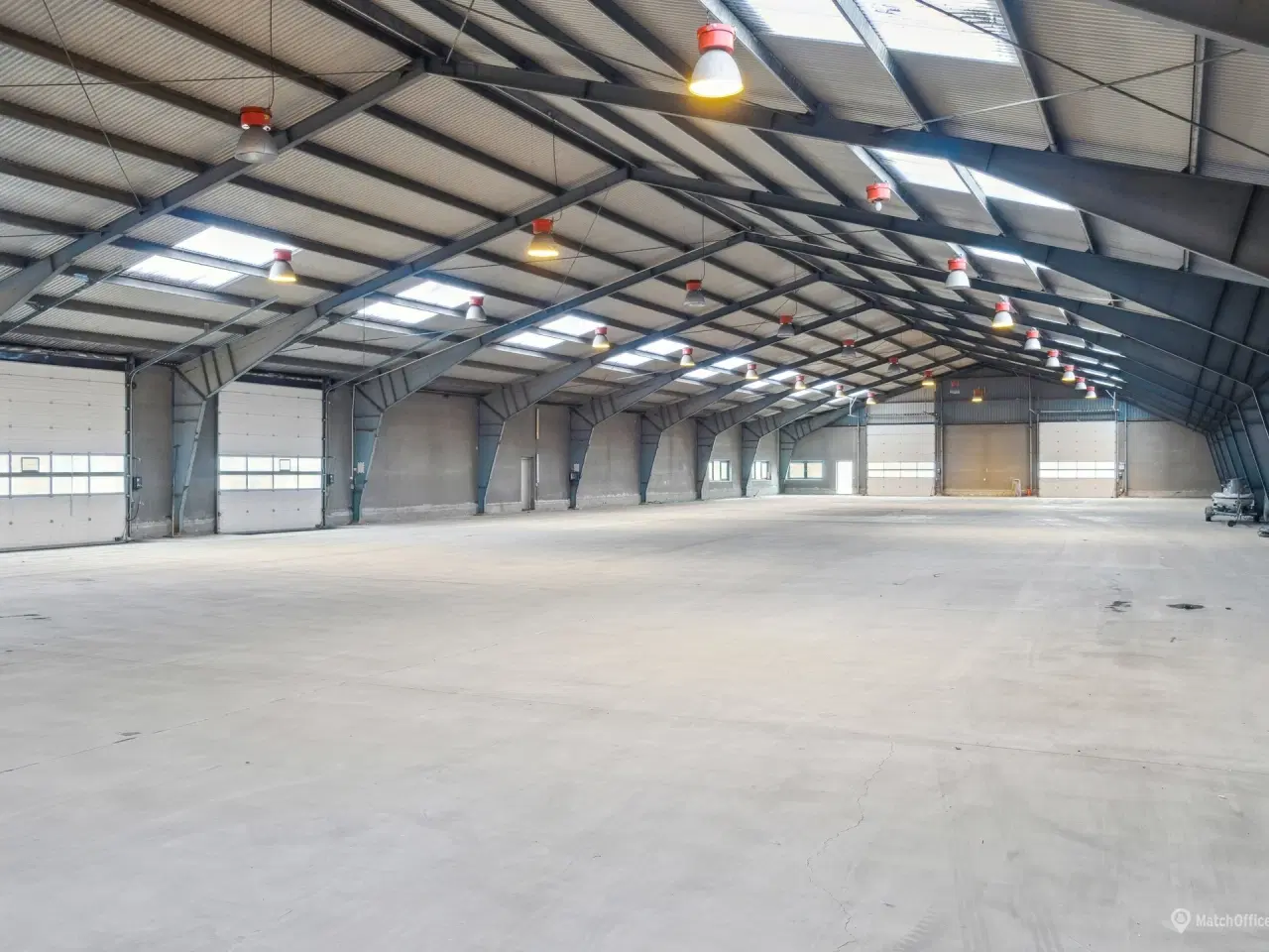 Billede 17 - 2.080 m2 logistiklejemål med 6 porte og en loftshøjde på 8 m.  beliggende i Hvidovre.