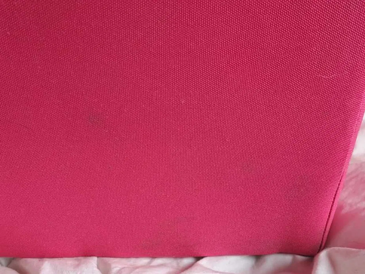 Billede 4 - Lyserød puf den måler 39 cm I højden og 36 cm på h