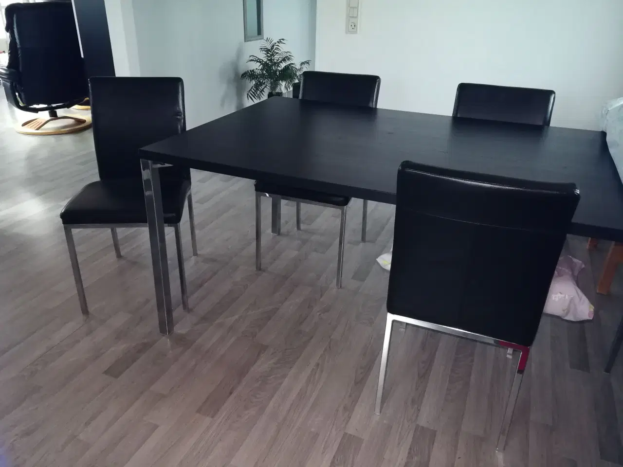 Billede 1 - Spisebord og 6 stole