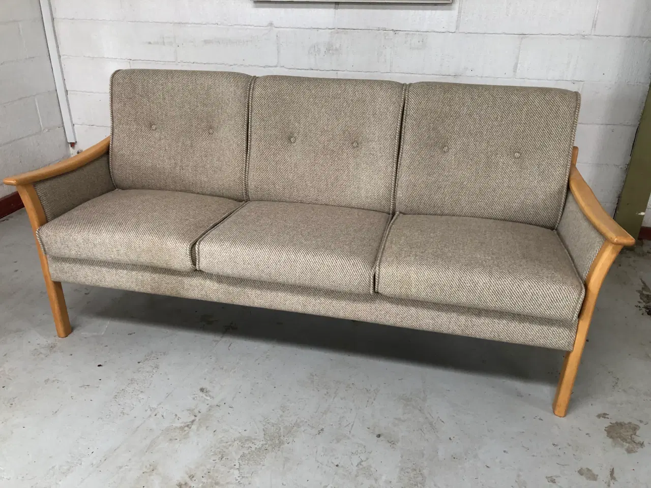 Billede 4 - Sofa uld med bøg klarlakeret