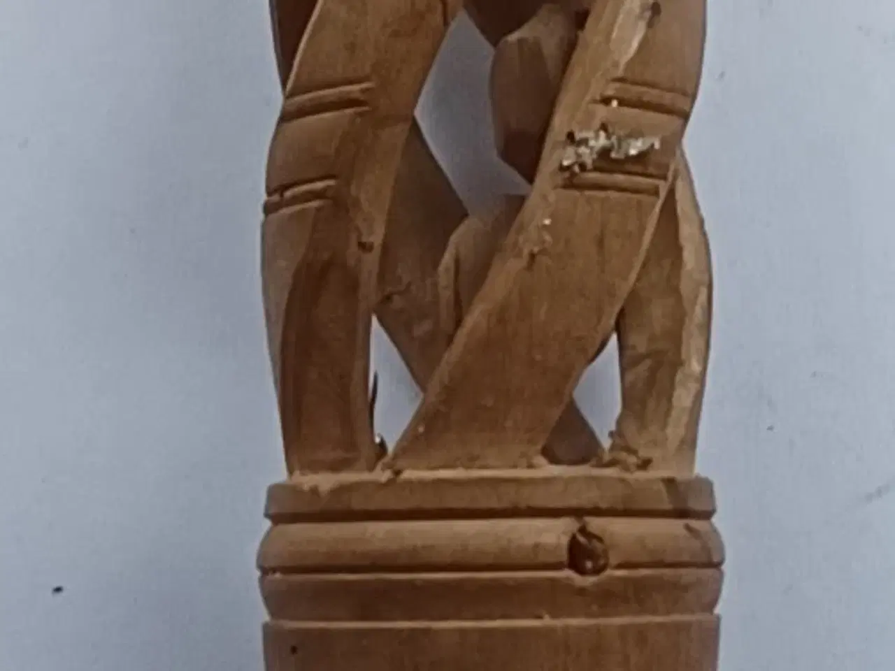 Billede 17 - Almuekunst, udskårne og drejede vindepinde af træ.