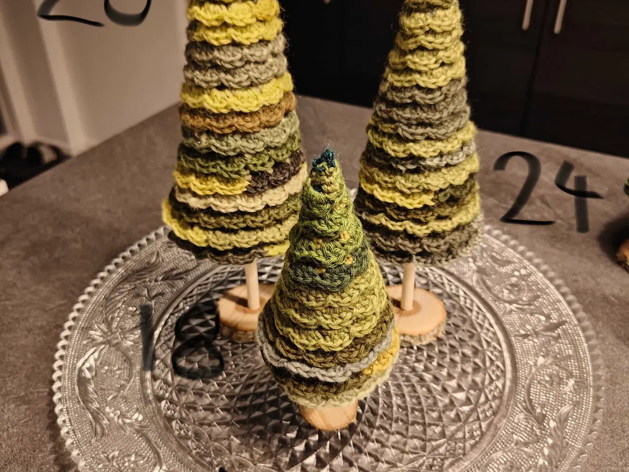 Billede 5 - Hæklede juletræer i forskellig størrelse og farver