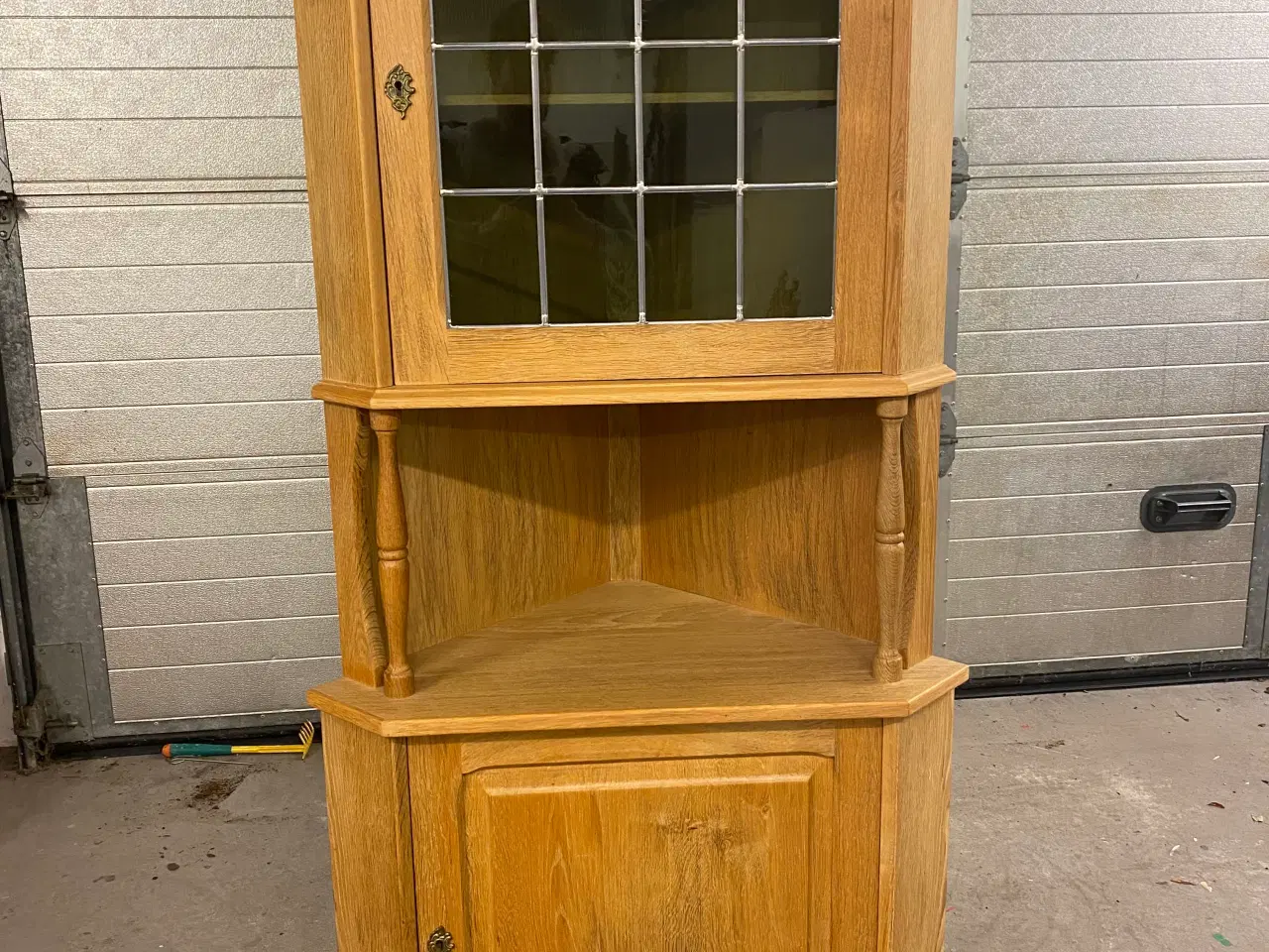 Billede 1 - Hjørneskab syret eg