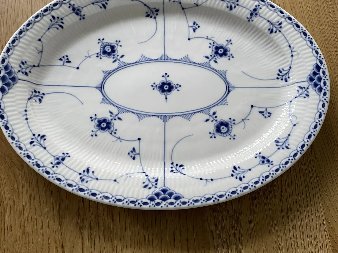 Billede 1 - Musselmalet Halvblonde fad Nr. 670 💙