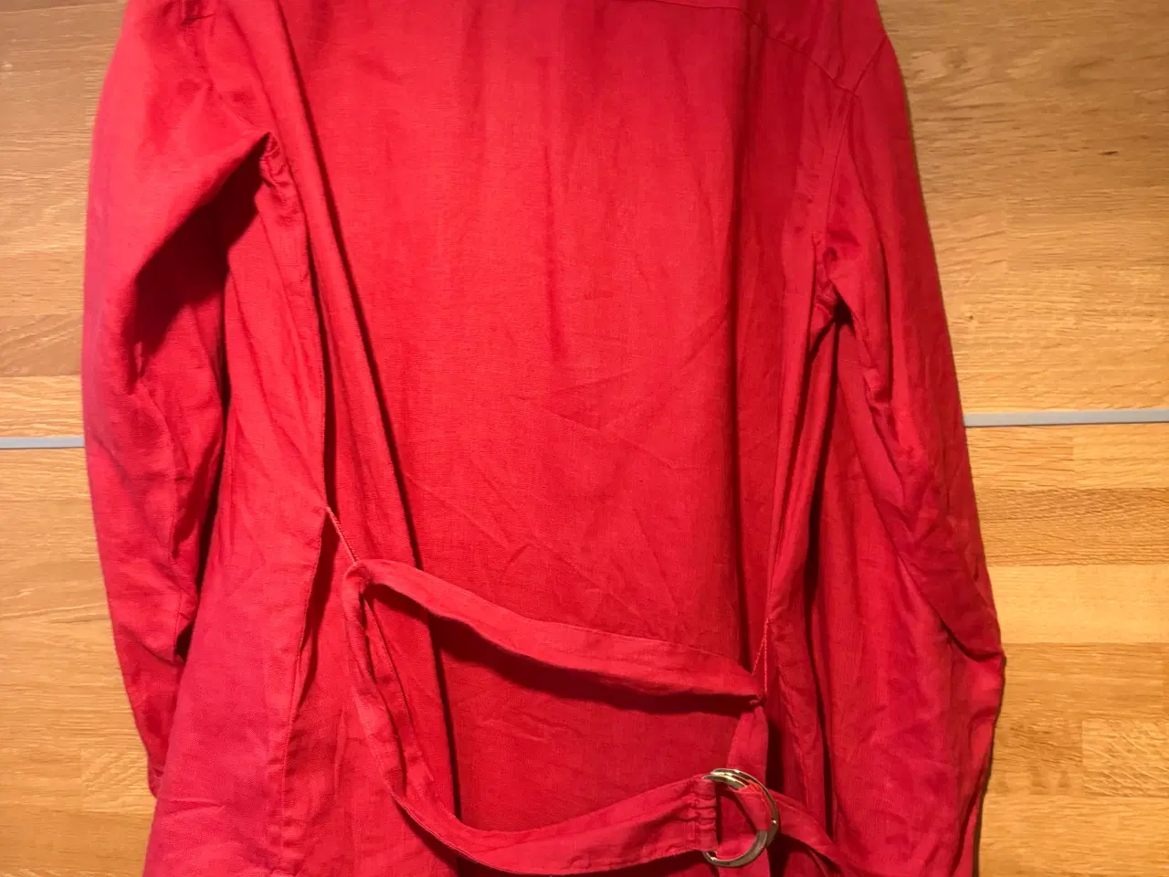 Billede 2 - Skjorte  rød/ hør