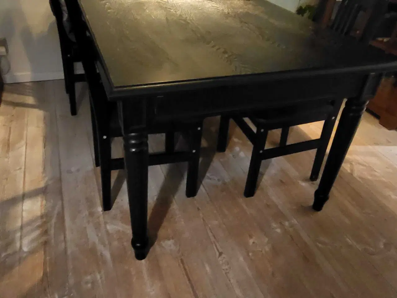 Billede 1 - Smukt sort spisebord med udtræk