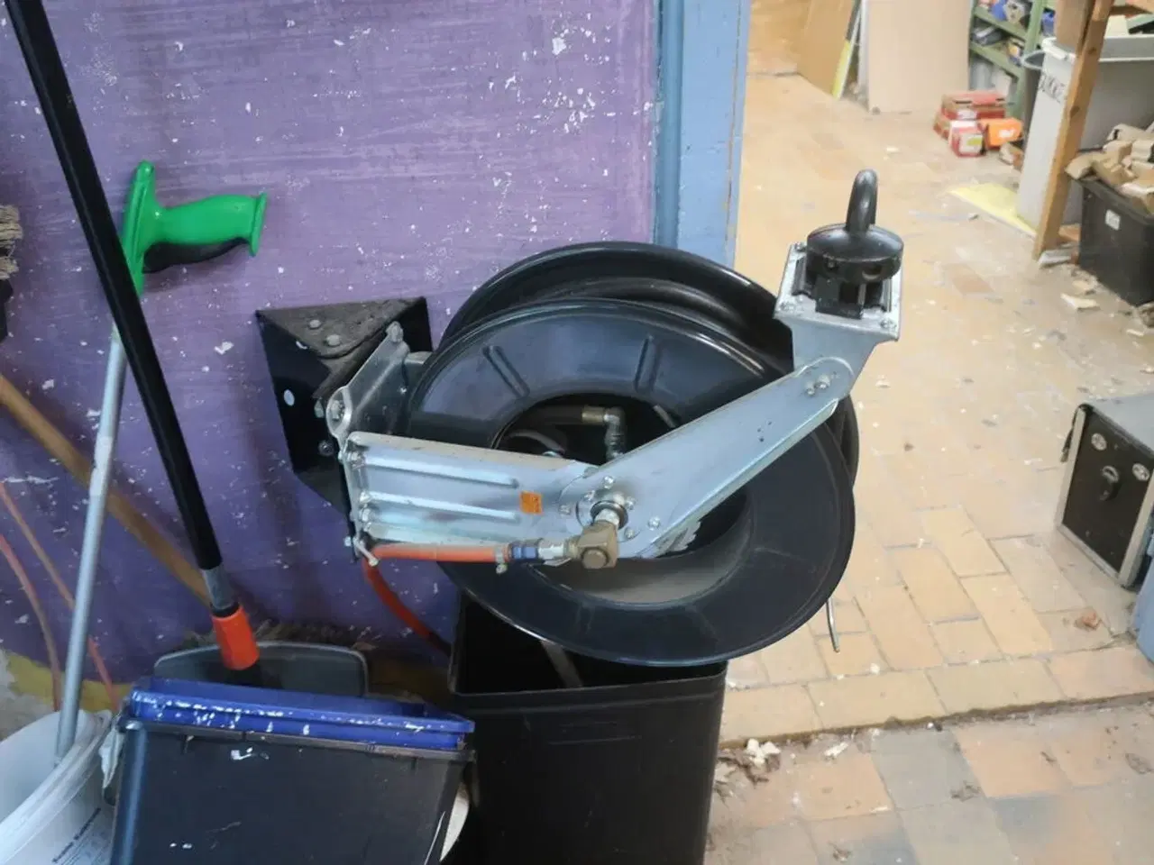 Billede 67 - Ryd hele værkstedet for løse dele