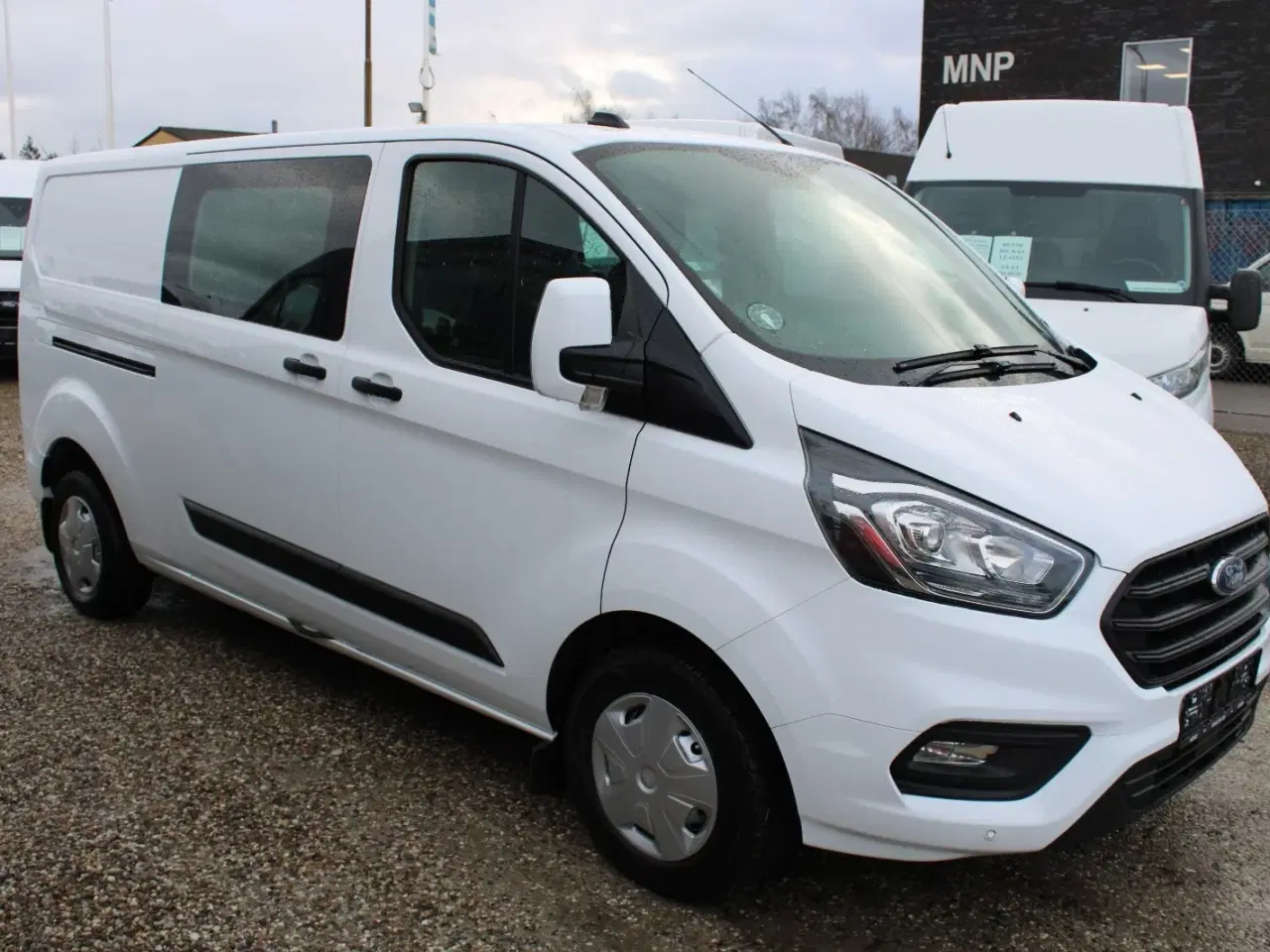 Billede 2 - Ford Transit Custom 300L 2,0 TDCi 130 Trend Mandskabsvogn