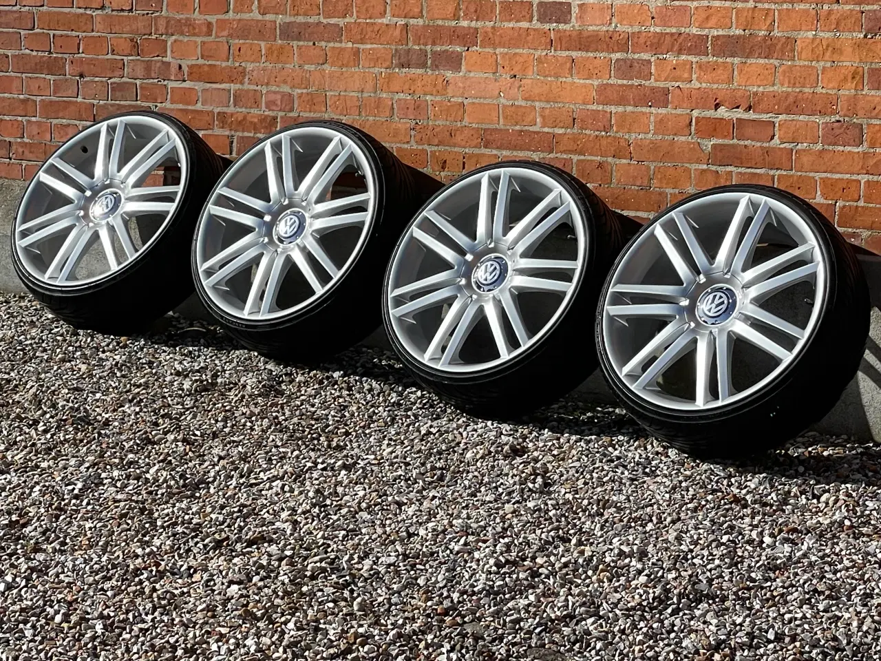 Billede 6 - Alufælge, 20" 215/30/R20 Der er 2 krydsmål 5 x112