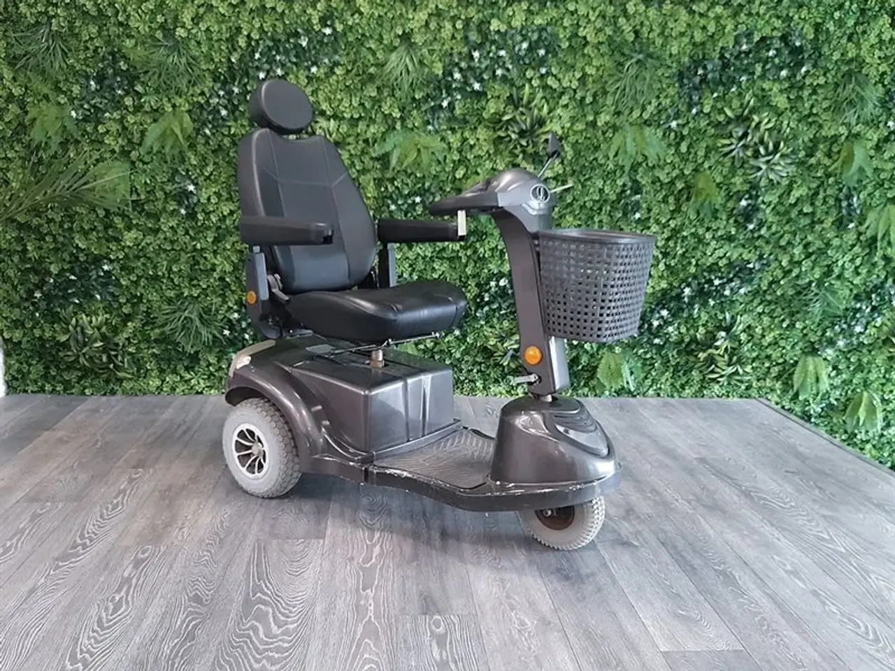 Billede 1 - LM-450 grå