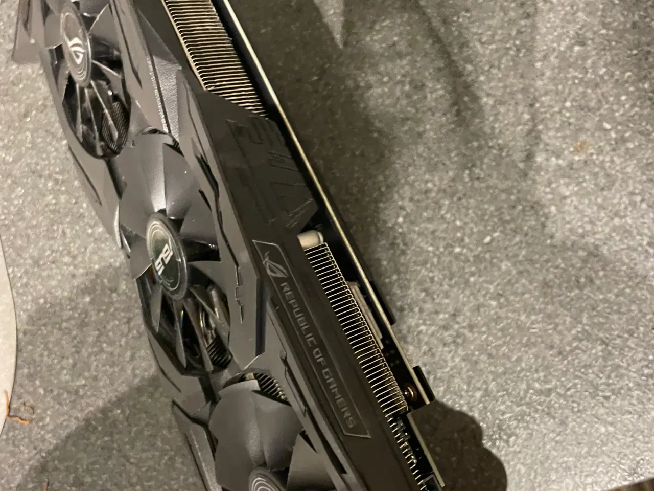 Billede 3 - Strix 1060 6gb 3 fans 