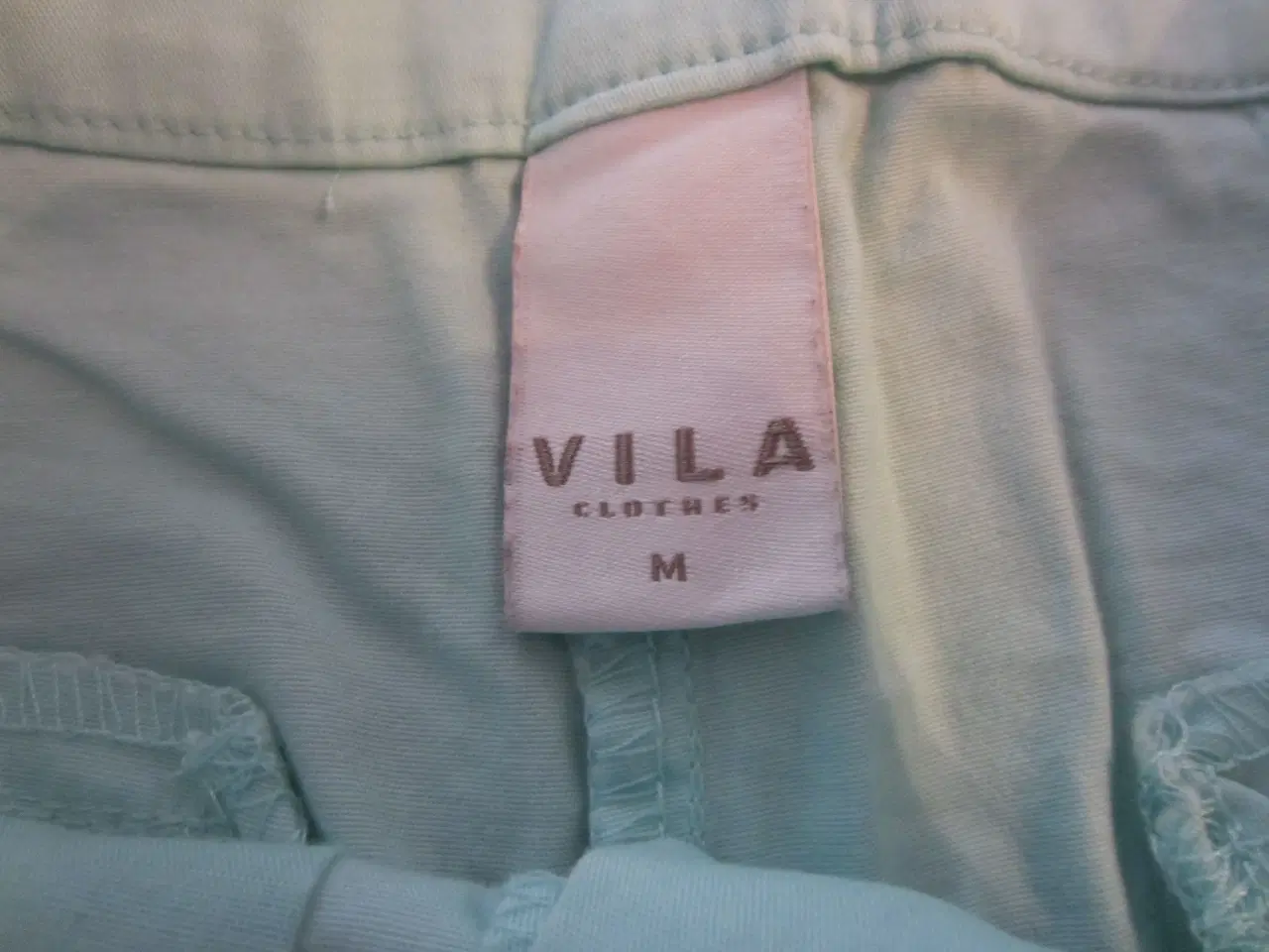 Billede 3 - Fine lys blå Shorts i str. M fra Vila