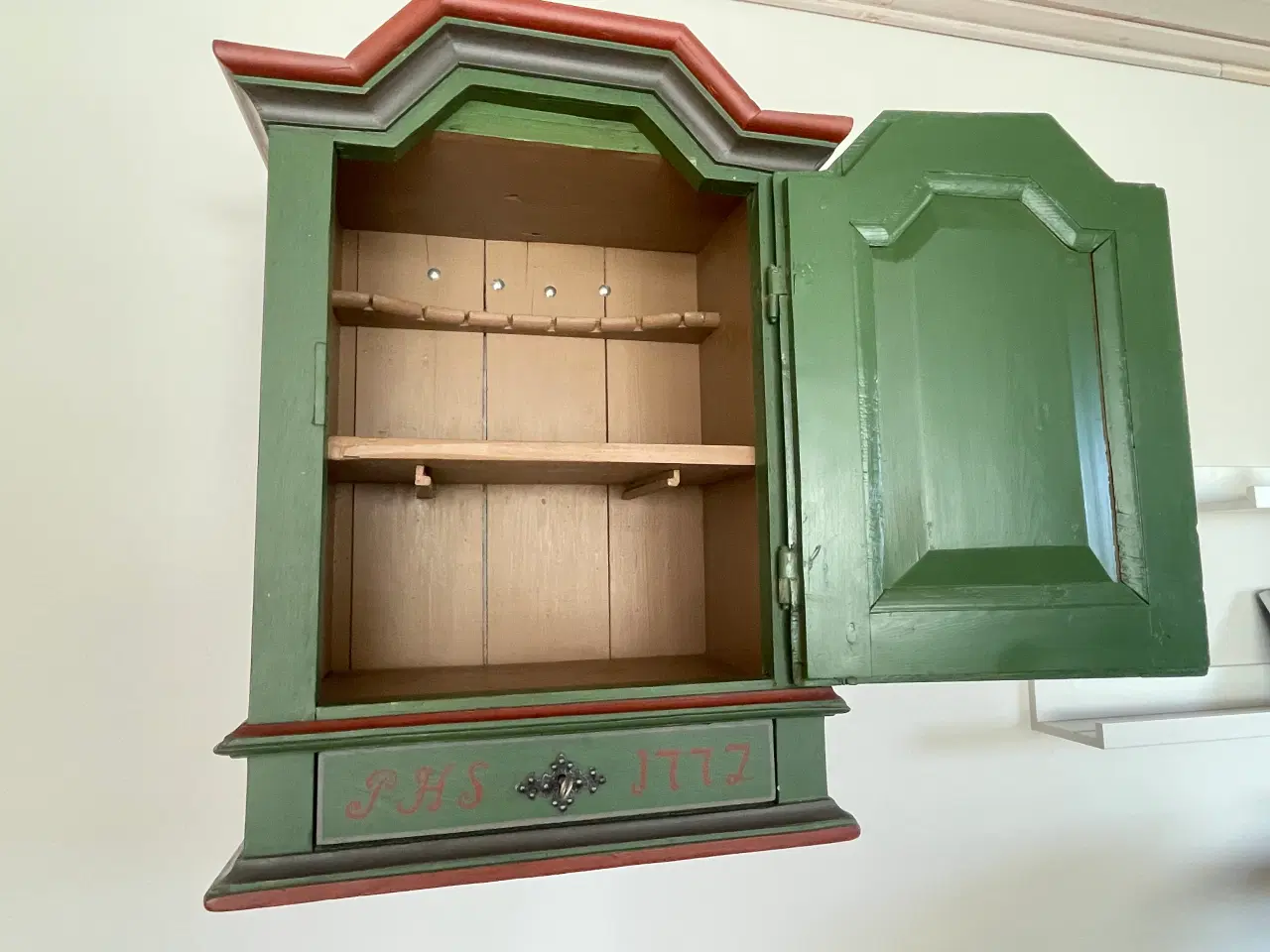 Billede 3 - Tobaksskab fra 1772