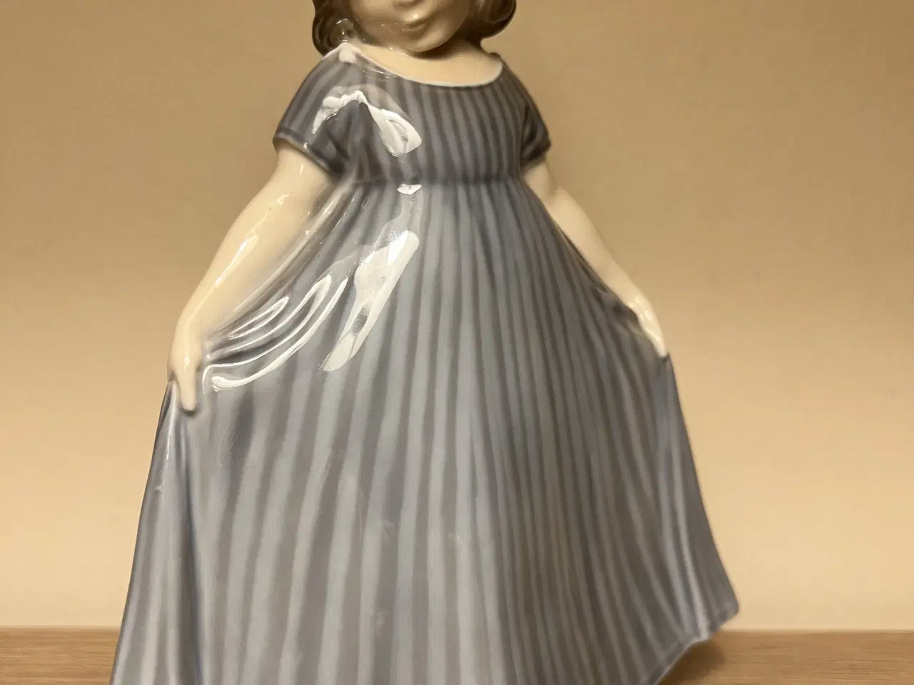 Billede 3 - Stor smuk Royal Copenhagen danserinde 