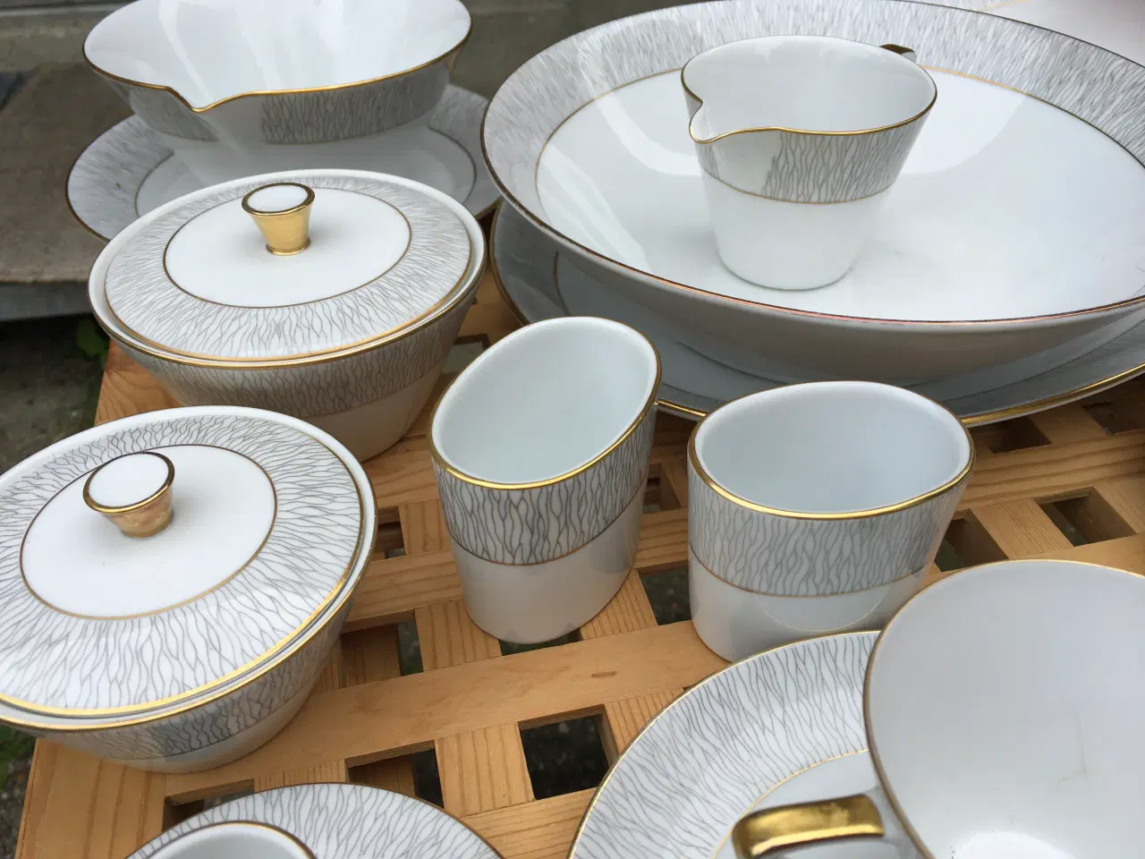 Billede 3 - Spisestel med guldkant, KOH-I-NOOR