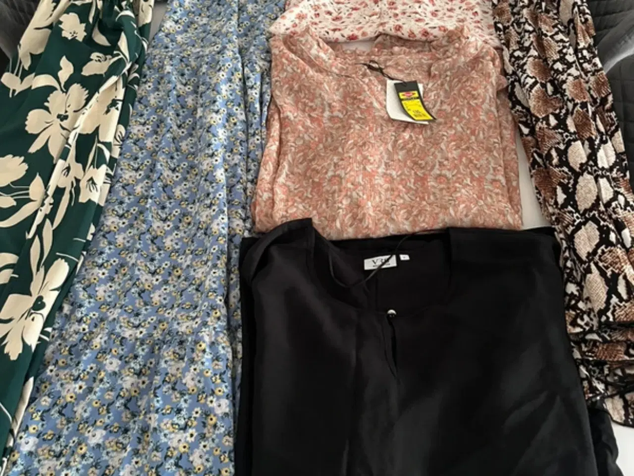 Billede 1 - Tøj pakke str L/XL