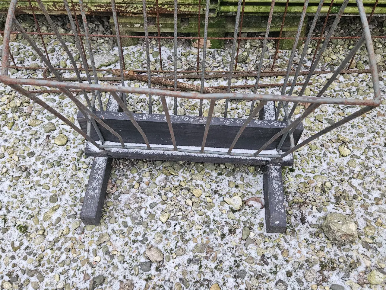 Billede 1 - Hø hæk brugt ude til får og lam