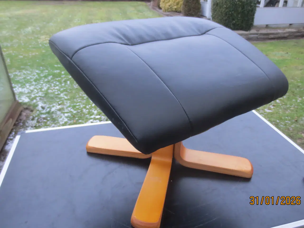 Billede 1 - 1 stk Fodskammel med sort Læder 