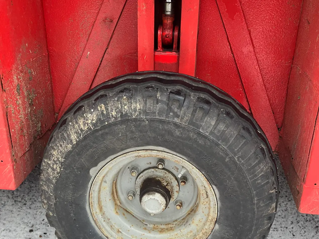 Billede 2 - Kreaturvogn med ny bund