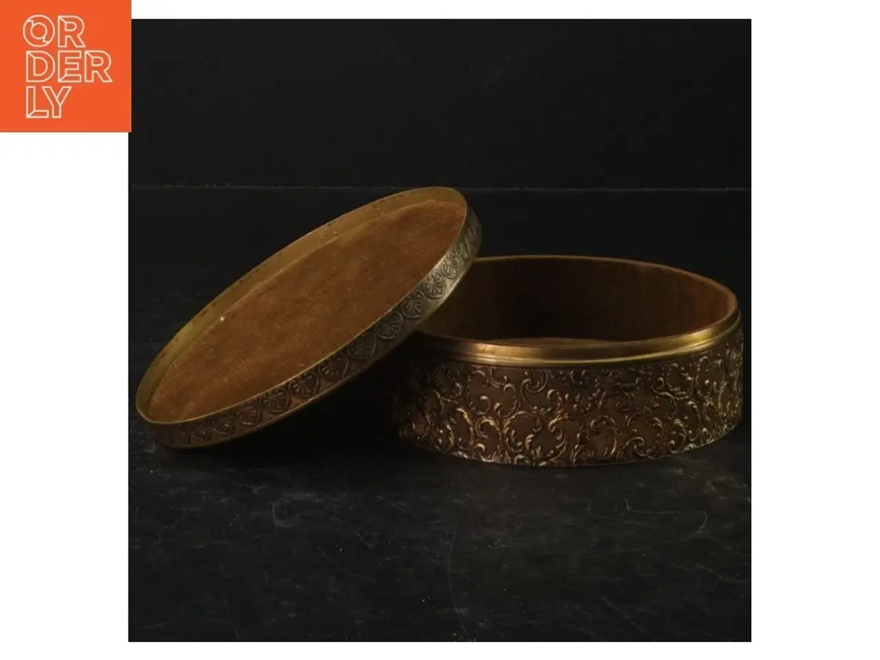 Billede 3 - Dekorativ ciseleret metal skrin med broderet låg (str. Ø. 14 cm)