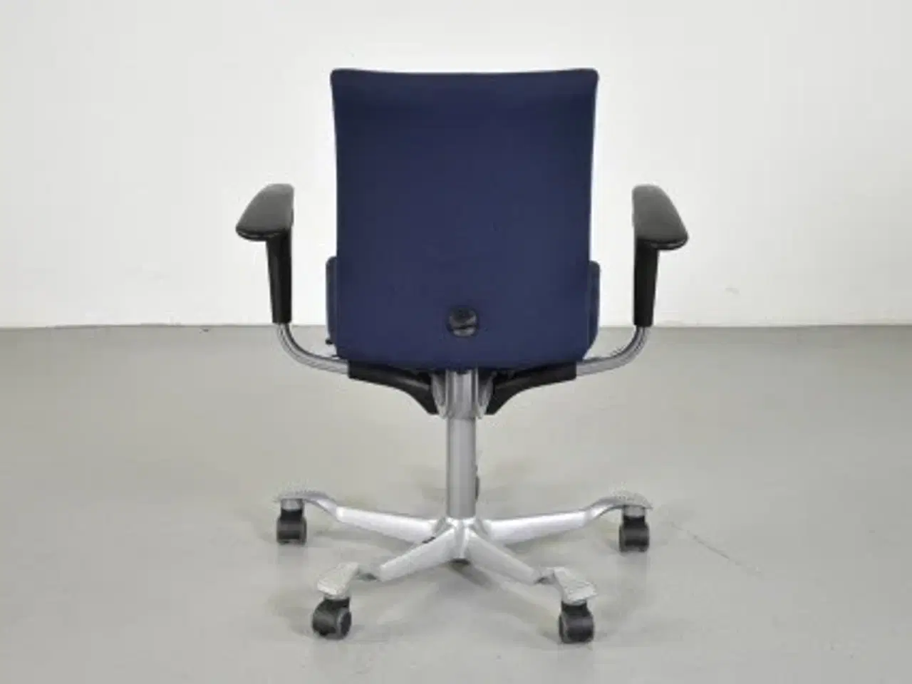 Billede 3 - Häg h04 4200 kontorstol med blåt polster, alugråt stel og armlæn