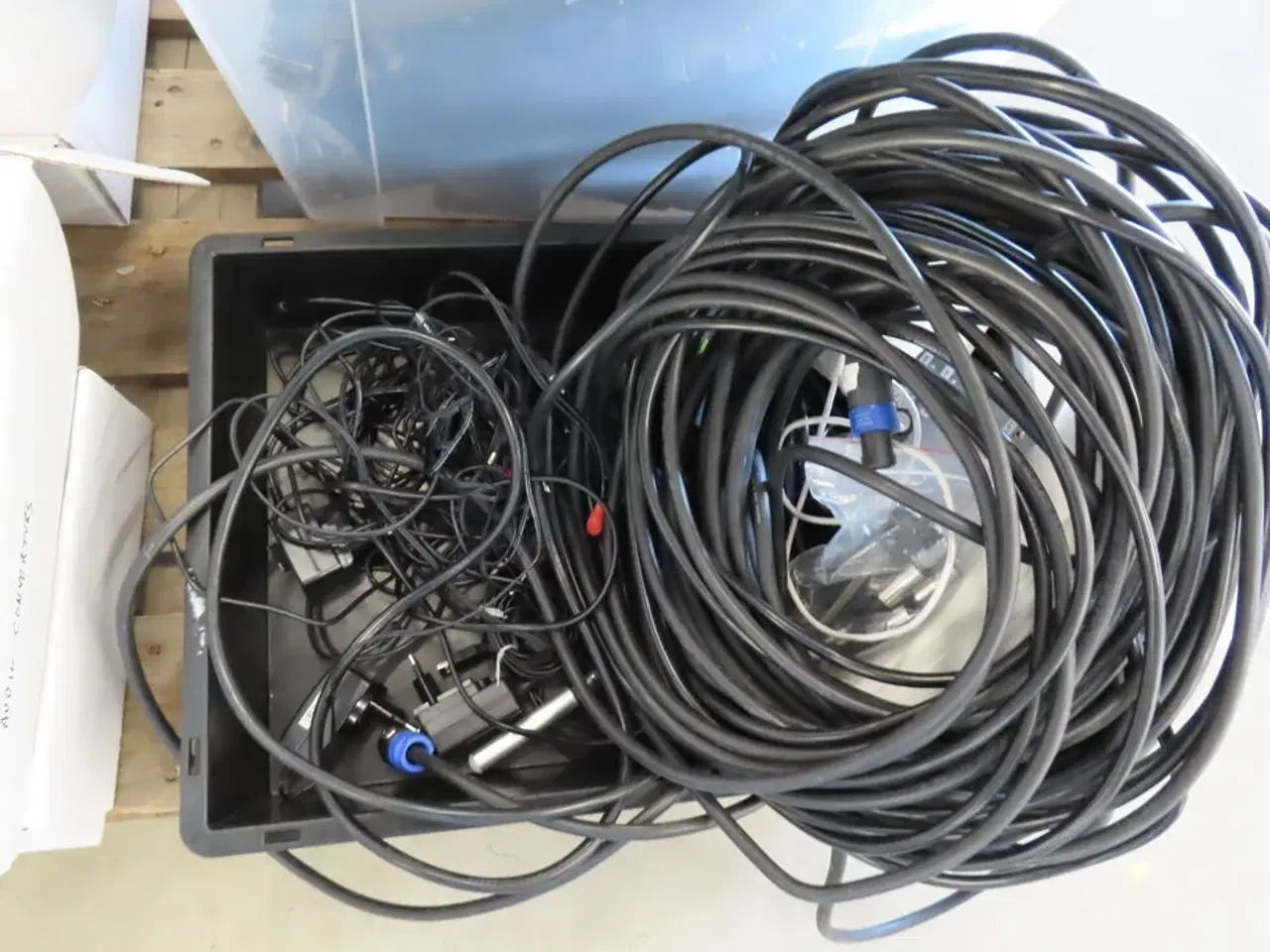 Billede 24 - Palle med rester fra TC ELECTRONIC