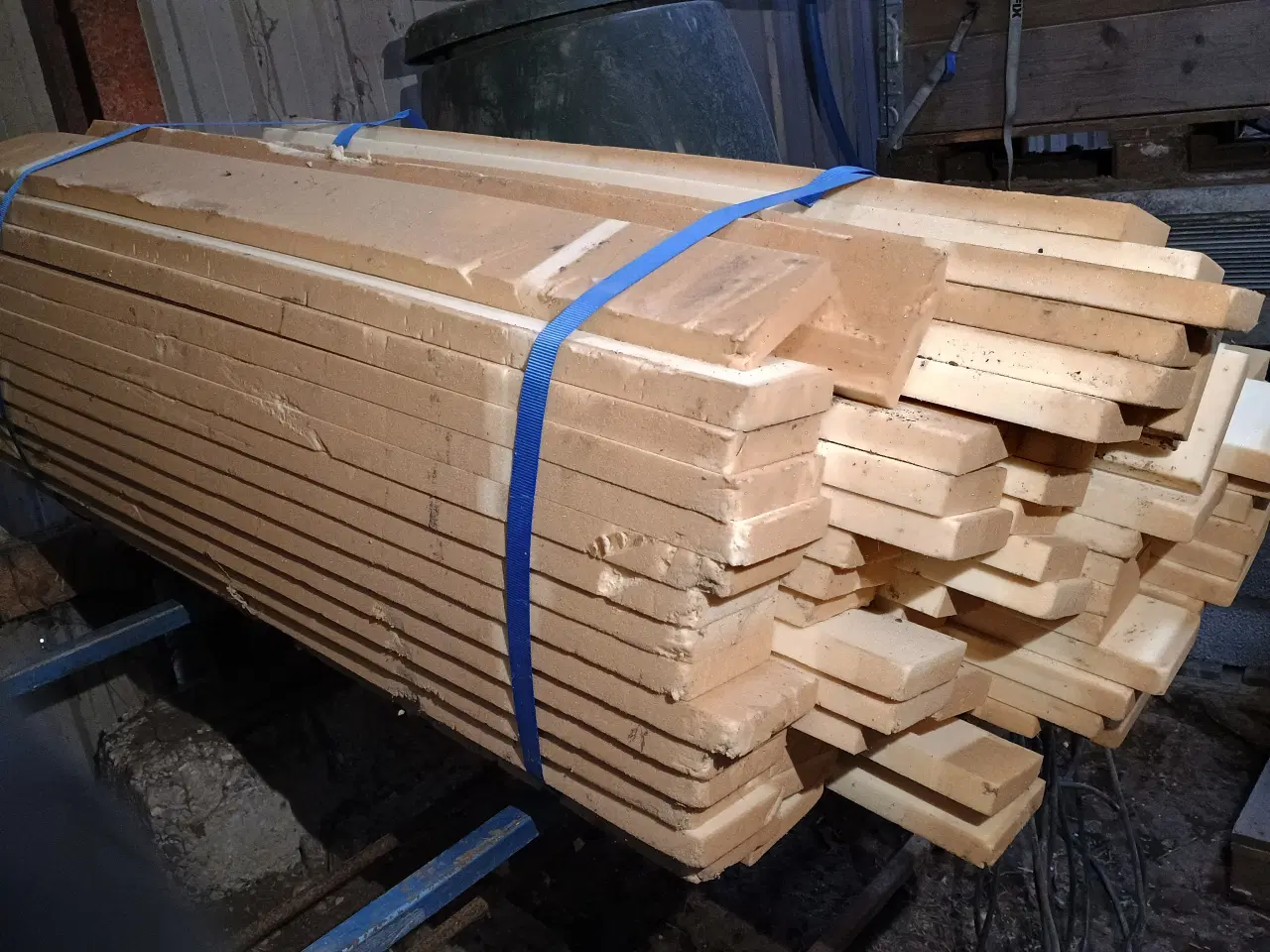 Billede 7 - Isover hulmurs isolering + flamingo strimler