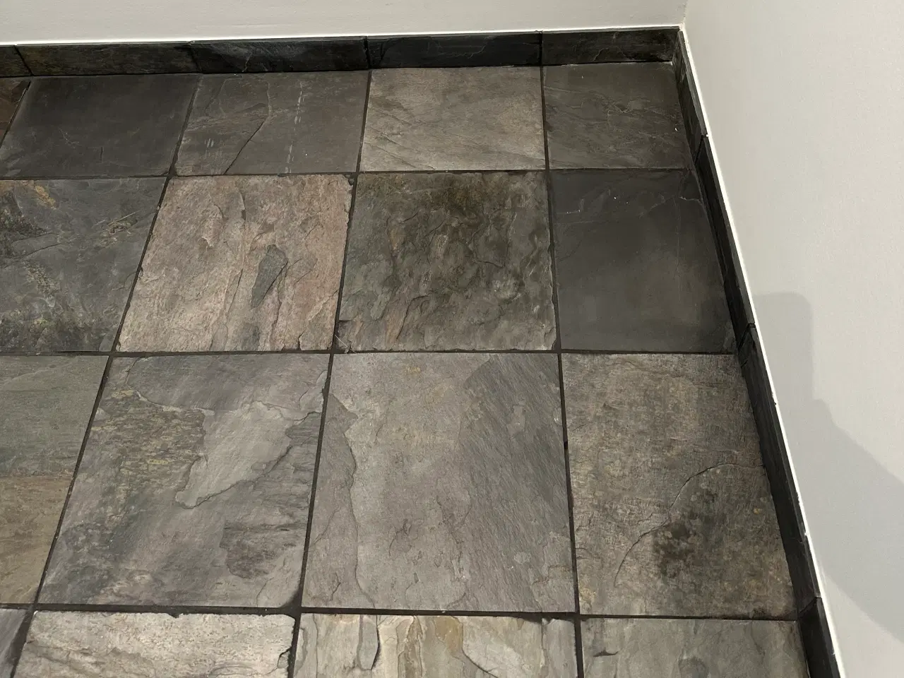 Billede 3 - Naturskifer grå / multi colour 30 x 30 x ca. 1 cm.