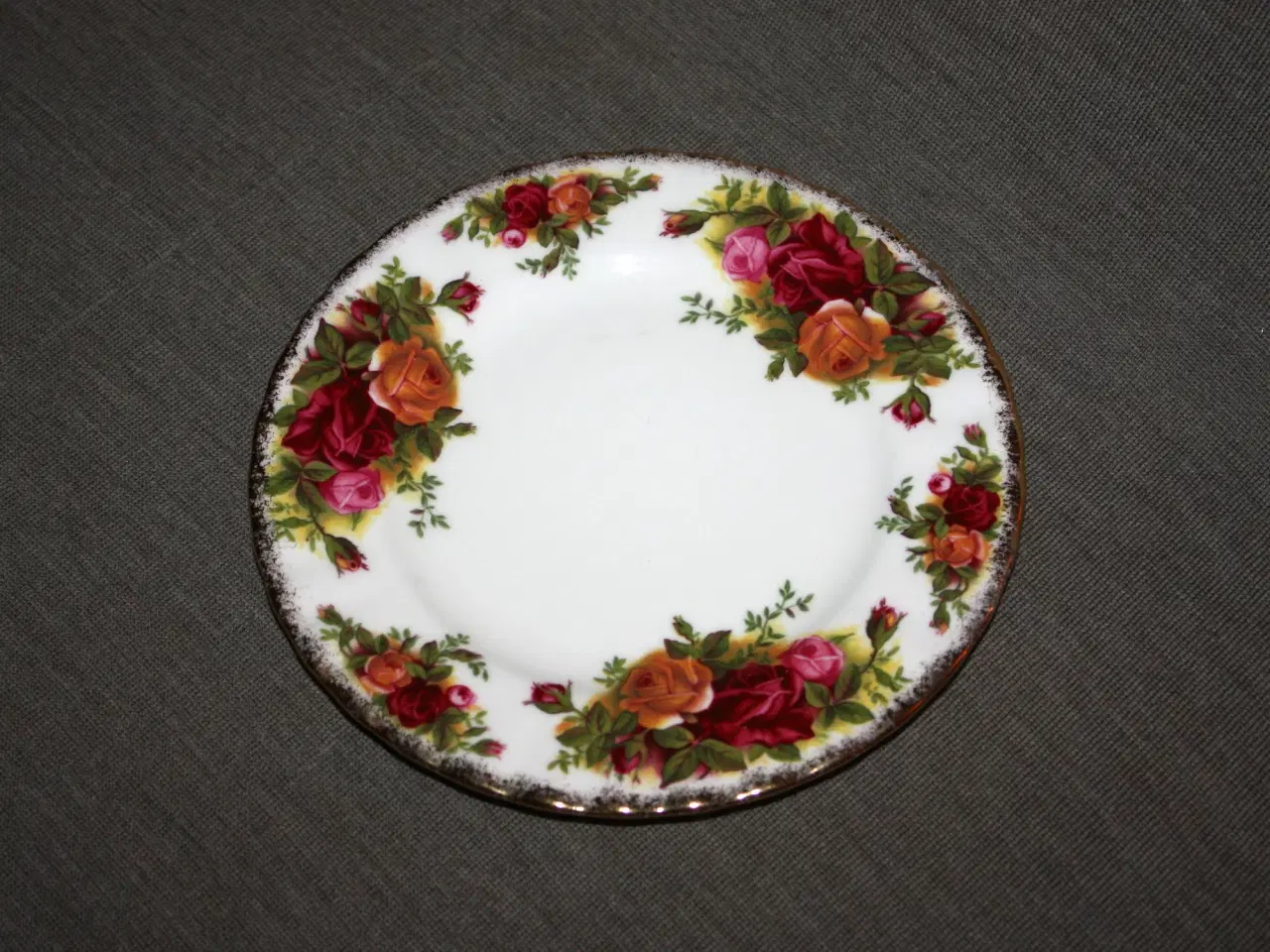 Billede 1 - Tallerken 16 cm Royal  Albert Landsby Rose