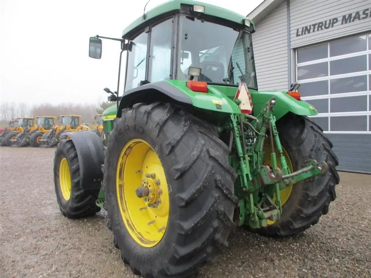 Billede 12 - John Deere 7710 8.1L motor, store hjul og frontlift. En ejeres velholdt gård traktor.