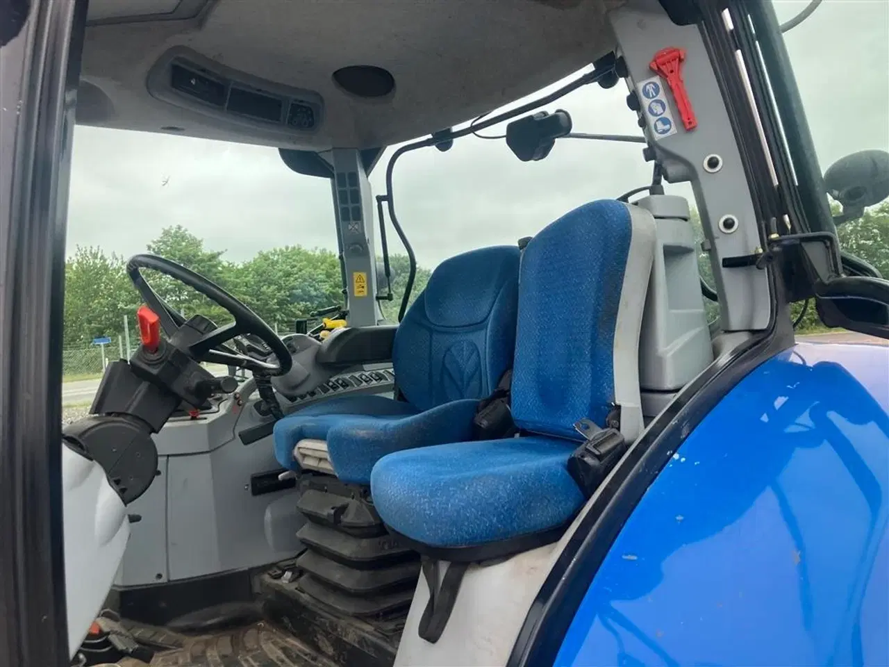 Billede 5 - New Holland T 6030 DK ELITE MED LÆSSER elektrisk joystik