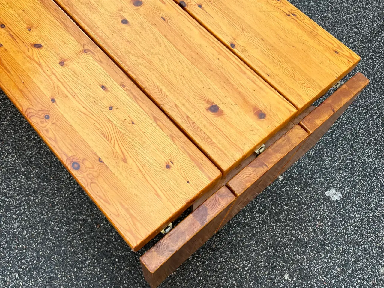 Billede 1 - KØBER MØBLER I FYRRETRÆ - al stand