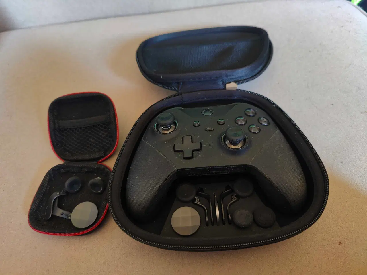 Billede 5 - Xbox Series X med tilbehør og spil.