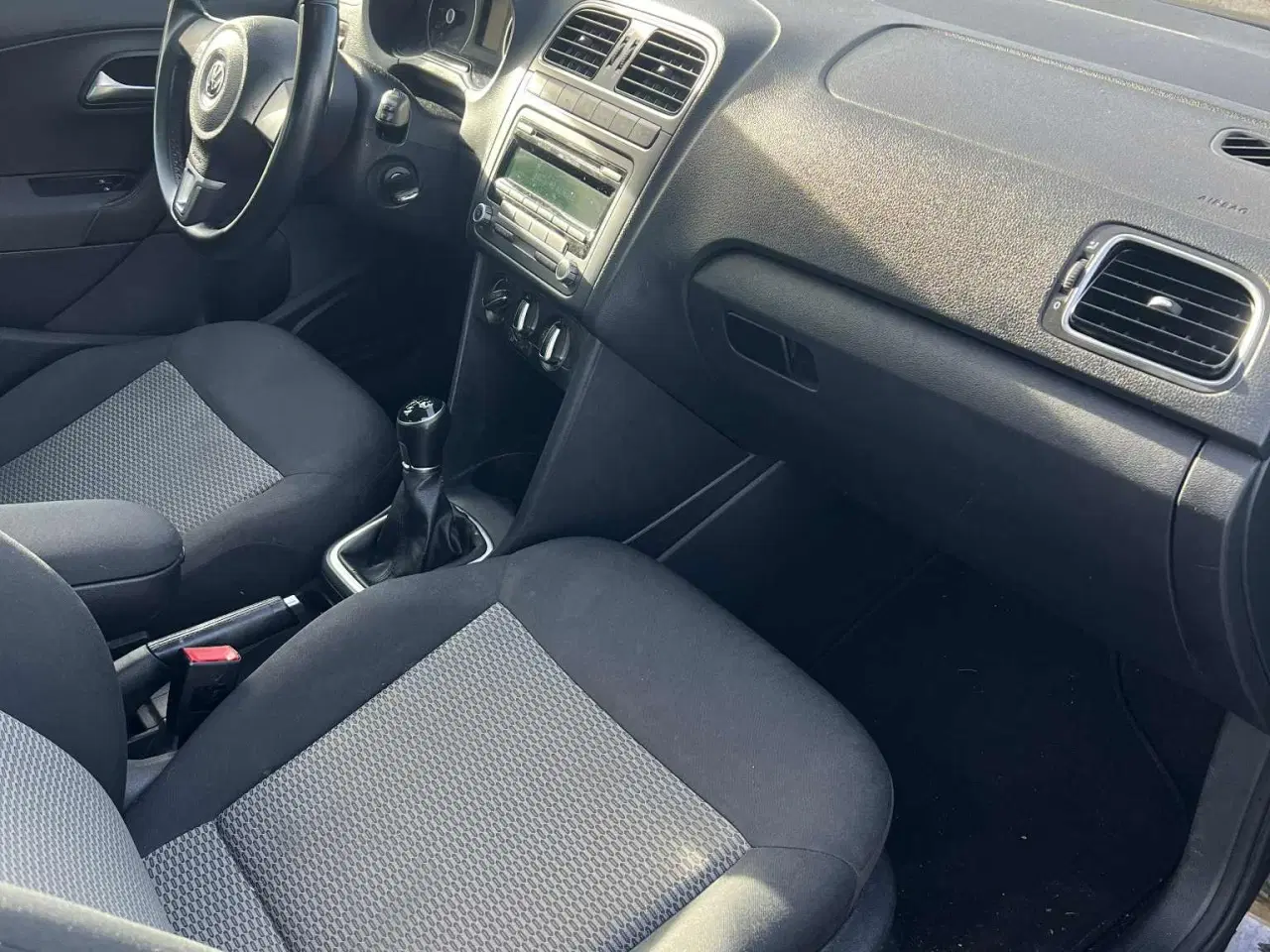 Billede 5 - Driftsikker og nysynet VW Polo med kun 219.500 på