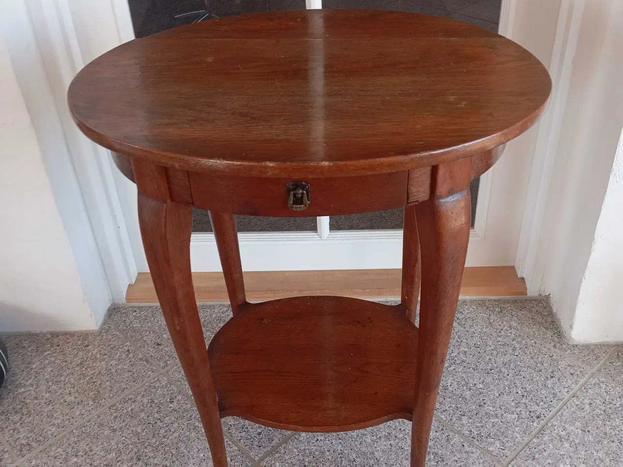 Billede 2 - Tobaks Bord i Egetræ.