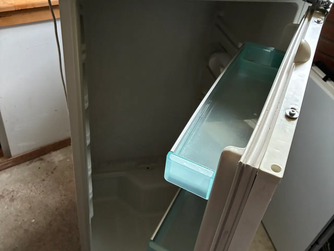 Billede 2 - Siemens indbygnings køleskab 122 cm 