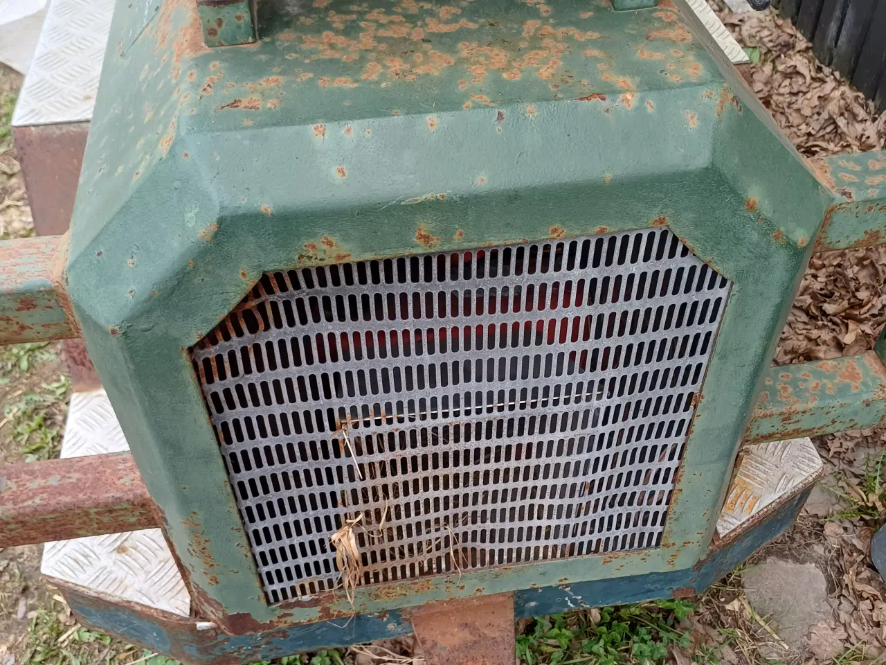 Billede 2 - Have traktor /stald fodermaskine.        