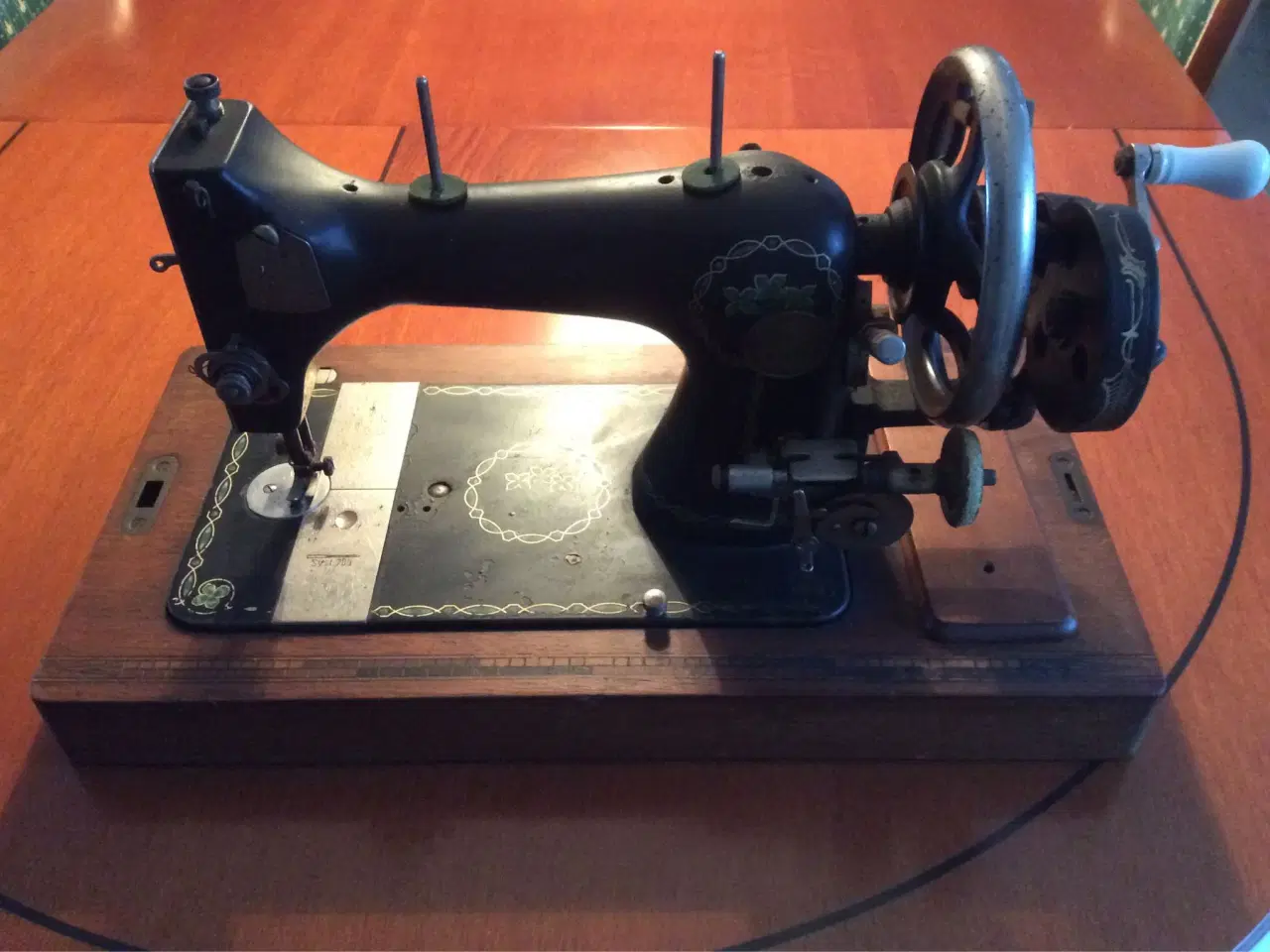 Billede 1 - Gammel symaskine